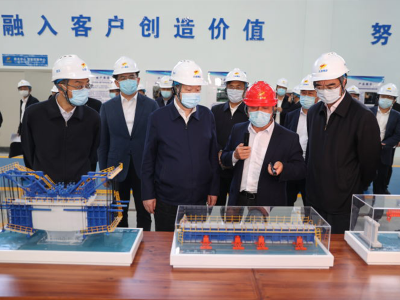 周乃翔省长在省委常委、济南市委书记刘强的陪同下，莅临集团考察指导工作